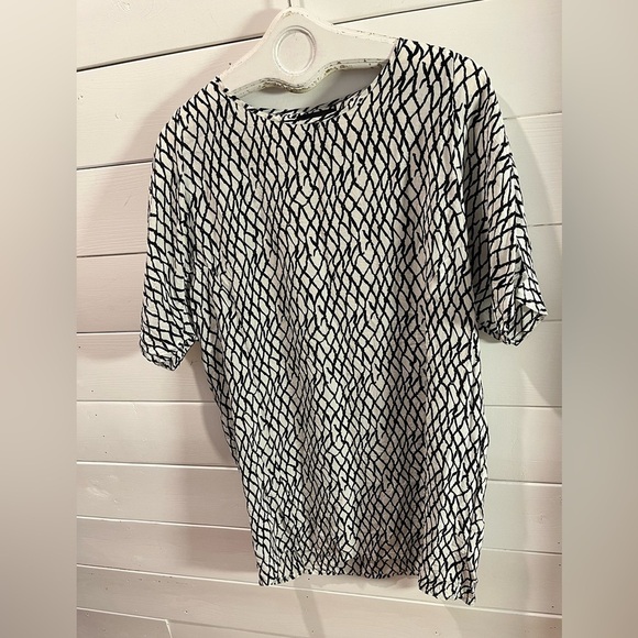 🤍GESTUZ – Black & Gray Graphic Print Top – Size 40 - Picture 4 of 11